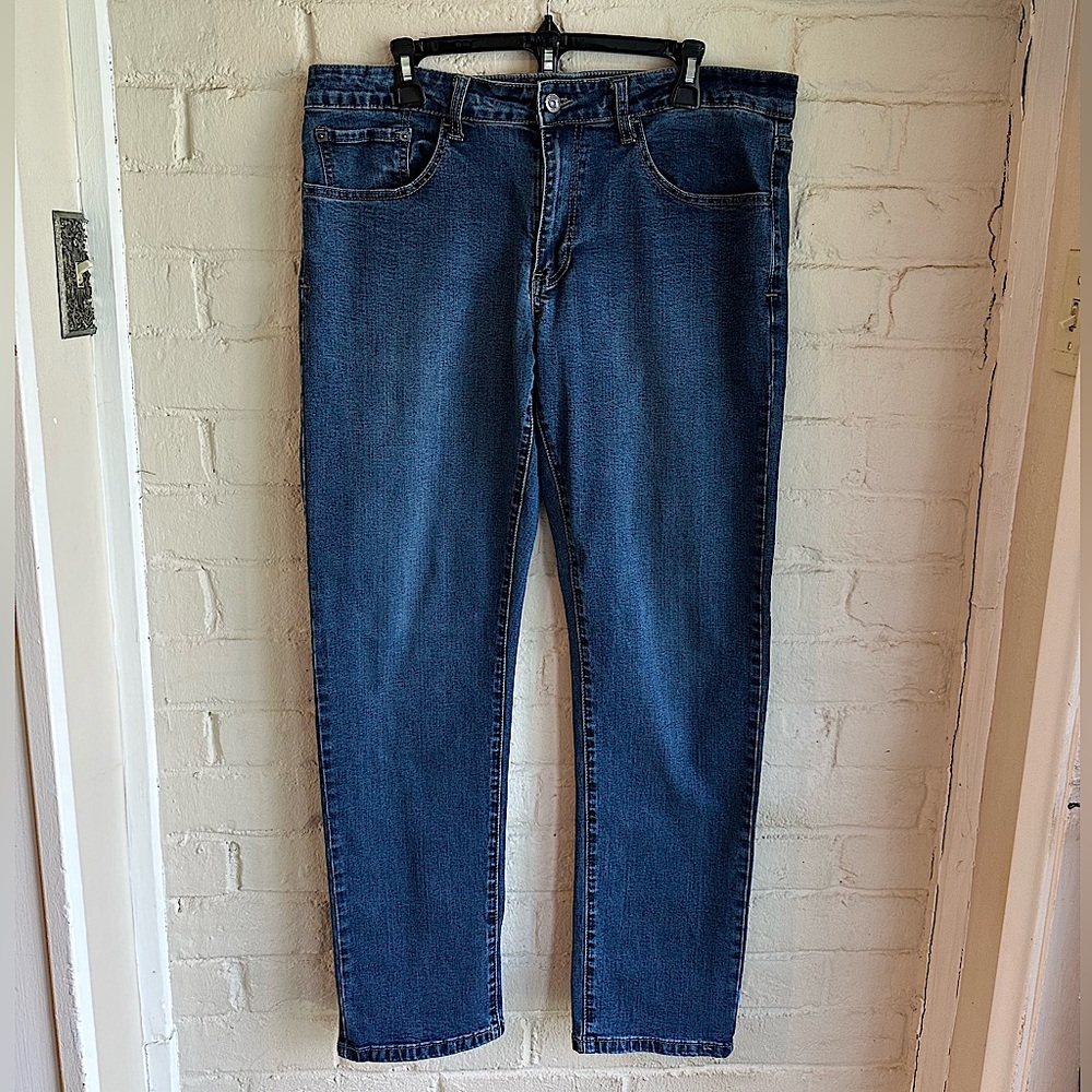 Izod size 36 x 34 denim blue jeans